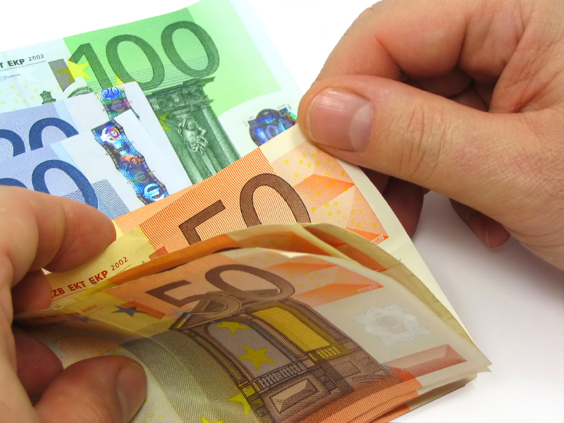 Vláda Prerokuje zvýšenie minimálnej mzdy, ale aj zmeny pri 13. dôchodku minim mzda 2021